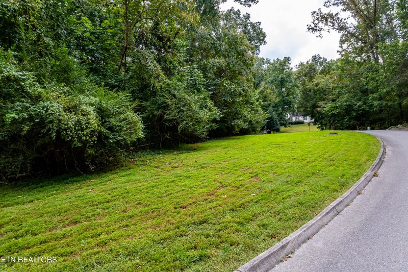 648 Quiet River Ln, Loudon, TN 37774