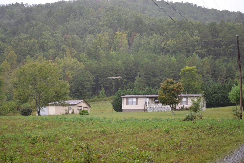 6480 Happy Valley Rd, Tallassee, TN 37878