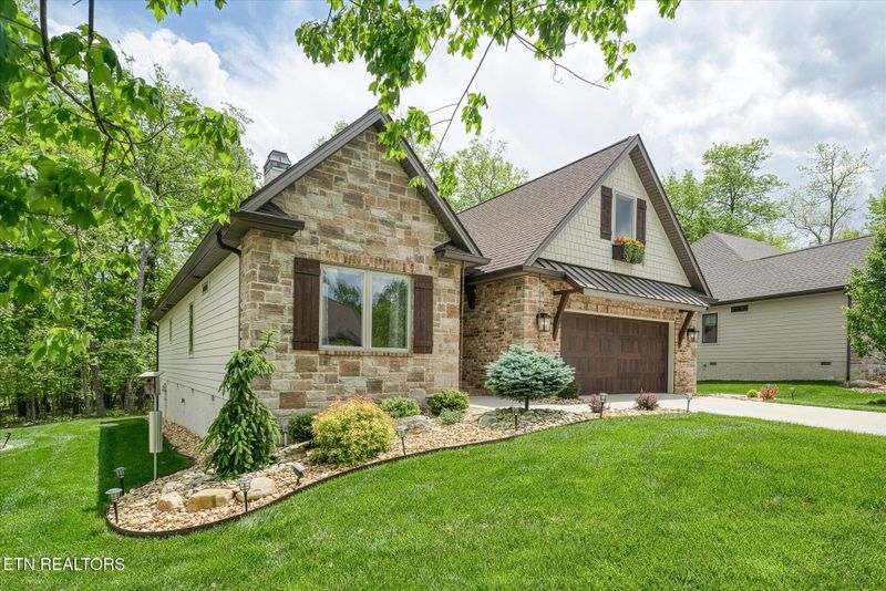 65 Oak Leaf Cir, Crossville, TN 38558