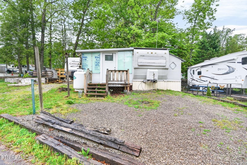 65 Seminole Rd, Crossville, TN 38572