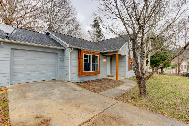 6504 Cedar Bend Rd, Knoxville, TN 37918