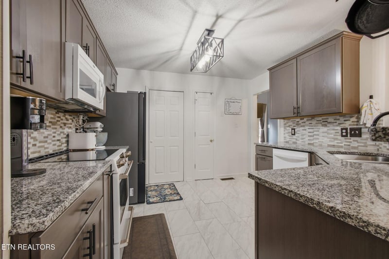 6504 Ridge Run Dr, Knoxville, TN 37921