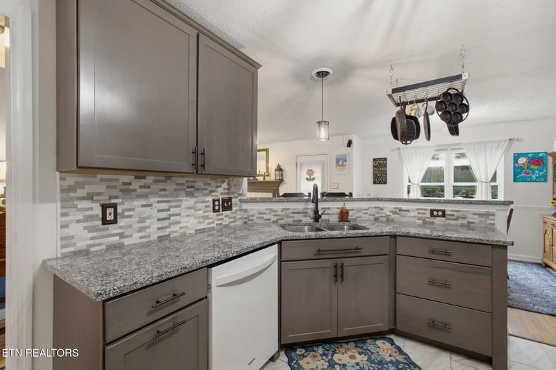 6504 Ridge Run Dr, Knoxville, TN 37921