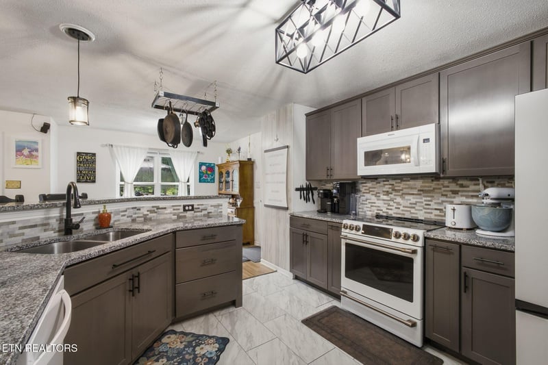 6504 Ridge Run Dr, Knoxville, TN 37921