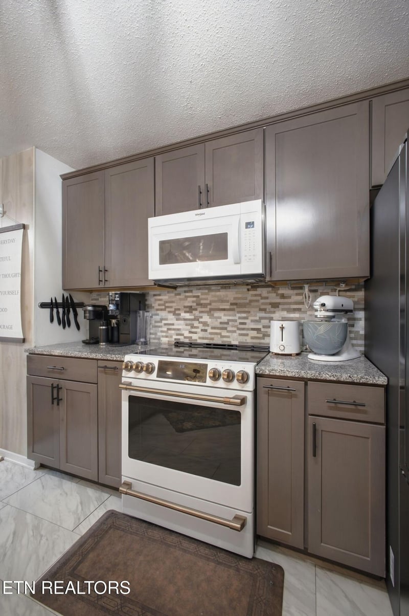 6504 Ridge Run Dr, Knoxville, TN 37921
