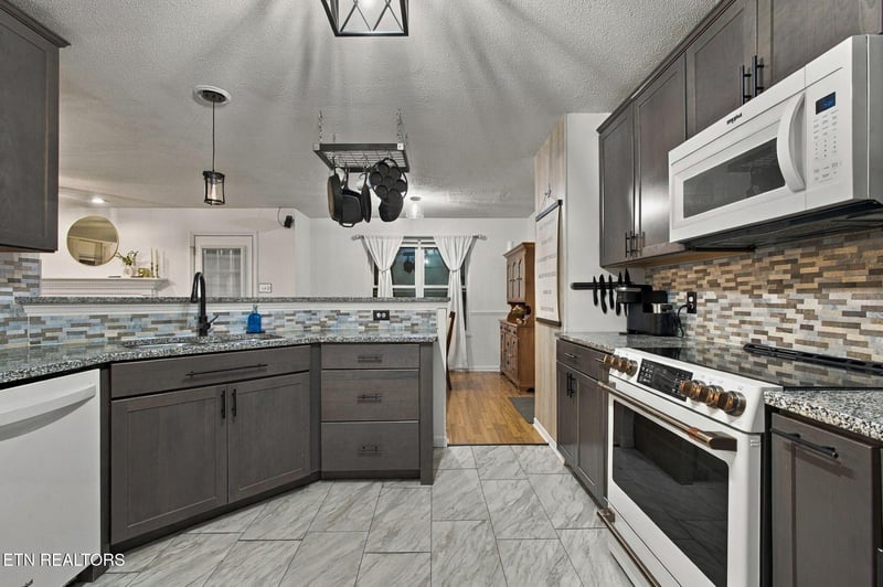 6504 Ridge Run Dr, Knoxville, TN 37921