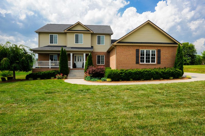651 Bryce View Ln, Sevierville, TN 37876