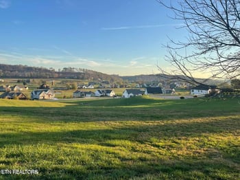 651 Eagle Pt Dr, Loudon, TN 37774