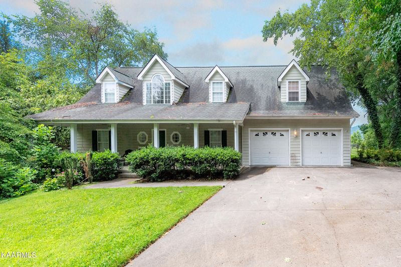 651 Forest Dr, Pigeon Forge, TN 37863