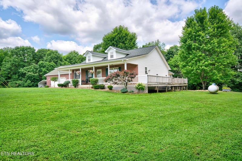 651 Highland Ln, Crossville, TN 38555