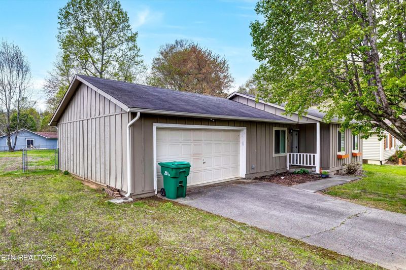 6513 Red Ash Rd, Knoxville, TN 37918