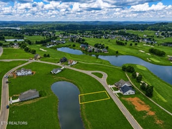 652 Black Bear Cir, Loudon, TN 37774