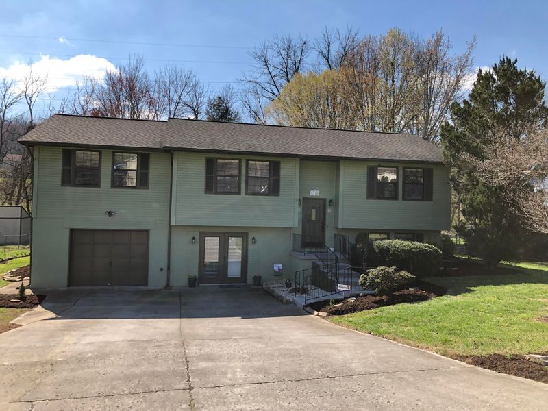 6520 Bay Circle Dr, Knoxville, TN 37918