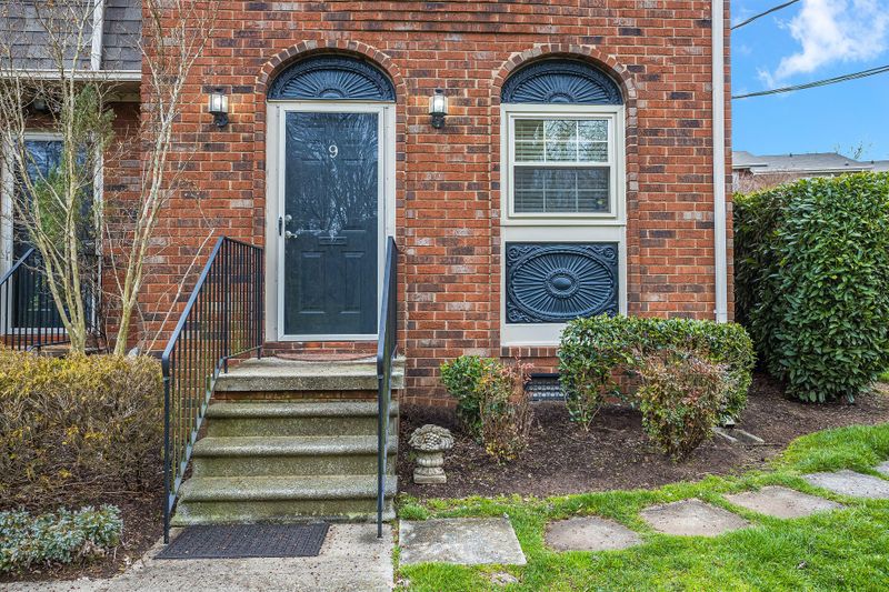 6521 Deane Hill Dr #Apt. 9, Knoxville, TN 37919