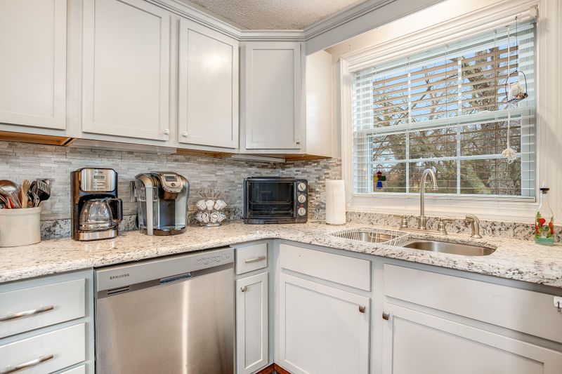 6521 Deane Hill Dr #Apt. 9, Knoxville, TN 37919