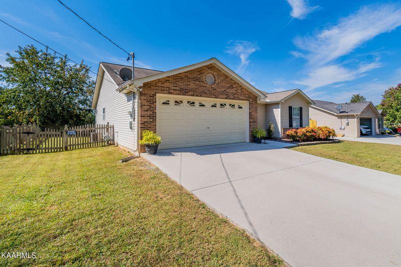 6525 Hugh Willis Rd, Powell, TN 37849