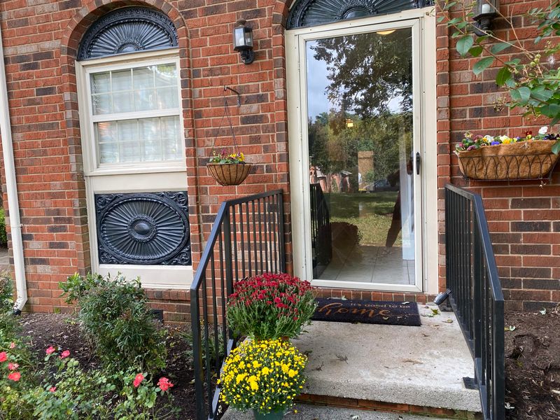 6527 Deane Hill Dr #APT 40, Knoxville, TN 37919