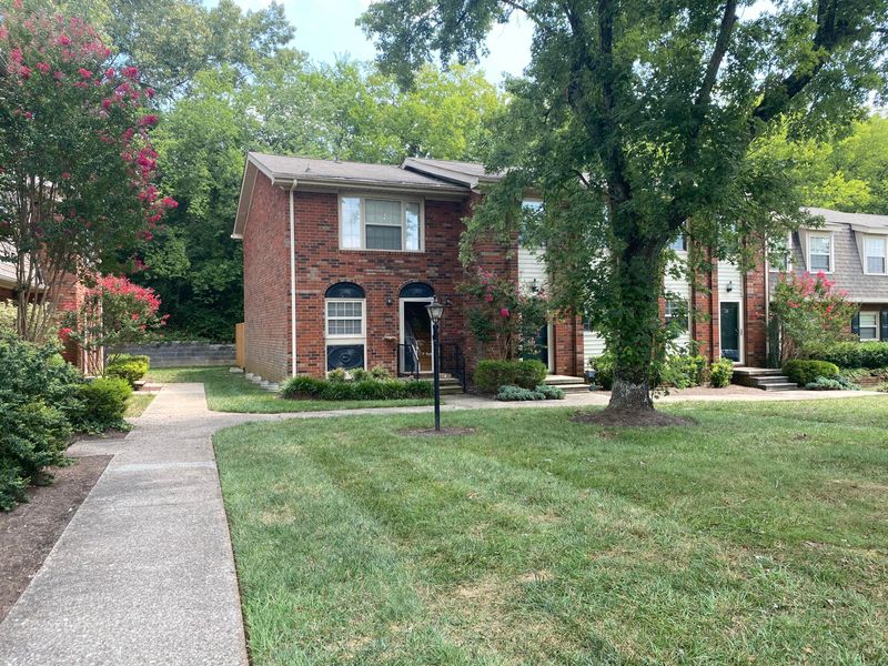 6527 Deane Hill Dr #APT 40, Knoxville, TN 37919