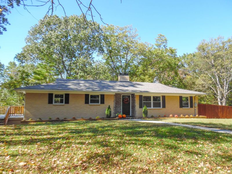 6527 Pine Grove Rd, Knoxville, TN 37914