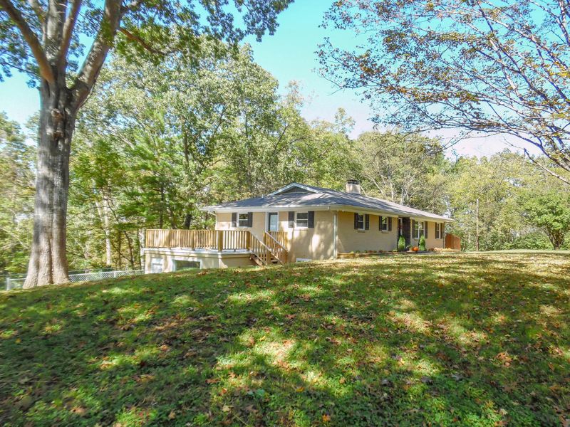 6527 Pine Grove Rd, Knoxville, TN 37914