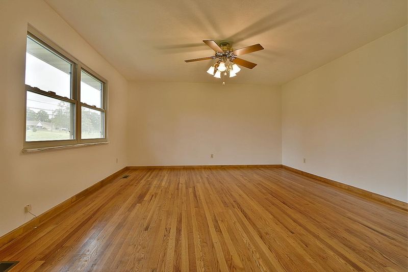 6528 W Emory Rd, Knoxville, TN 37931