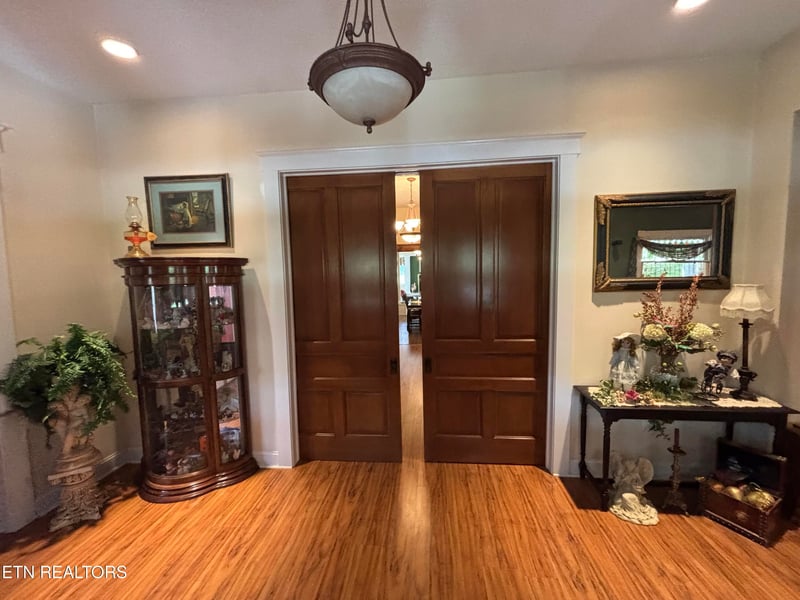 653 Cumberland Ave, Jellico, TN 37762