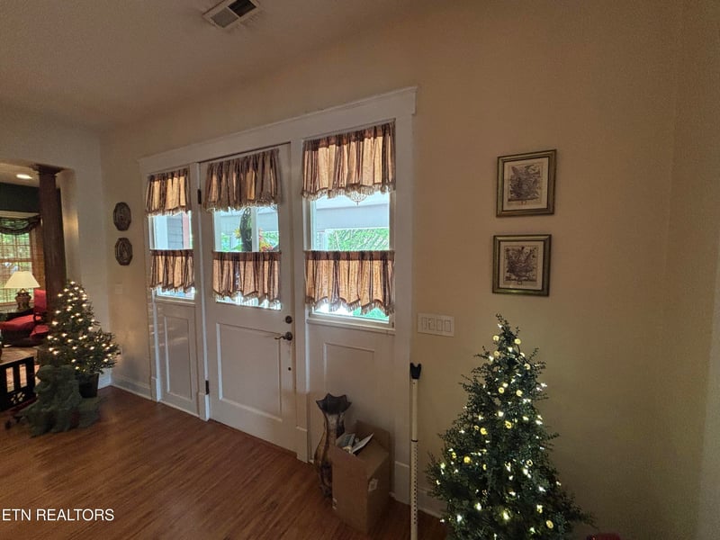 653 Cumberland Ave, Jellico, TN 37762