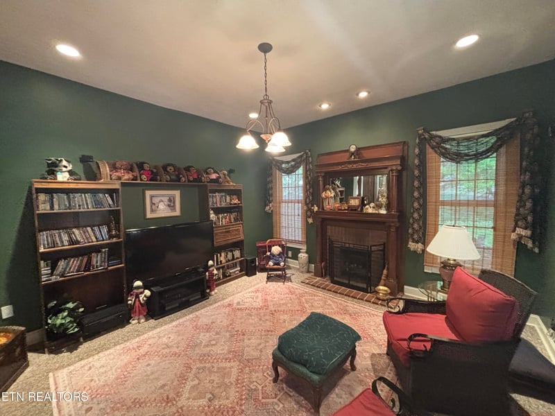 653 Cumberland Ave, Jellico, TN 37762