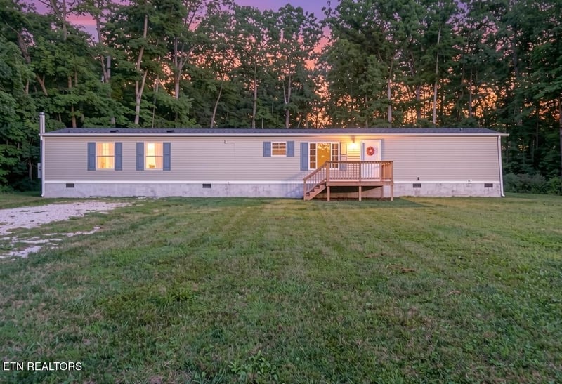 653 Timothy Dr, Crossville, TN 38572