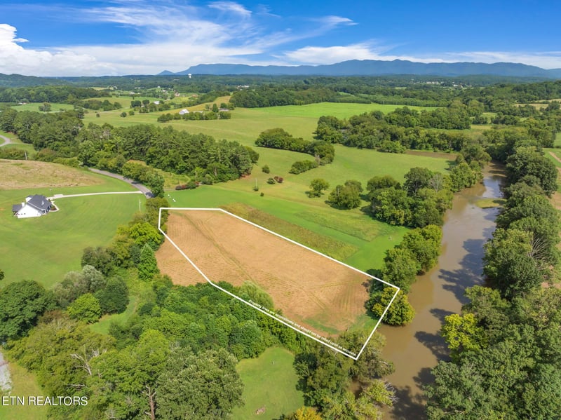 654 Martin Mill Pike, Rockford, TN 37853