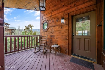 655 Gatlinburg Falls Way, Gatlinburg, TN 37738