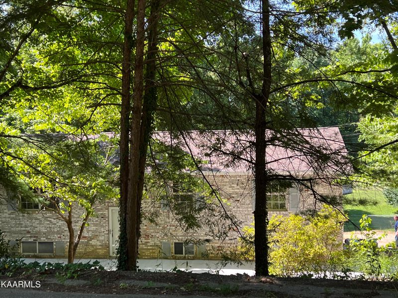 655 W Hills Dr, Harriman, TN 37748