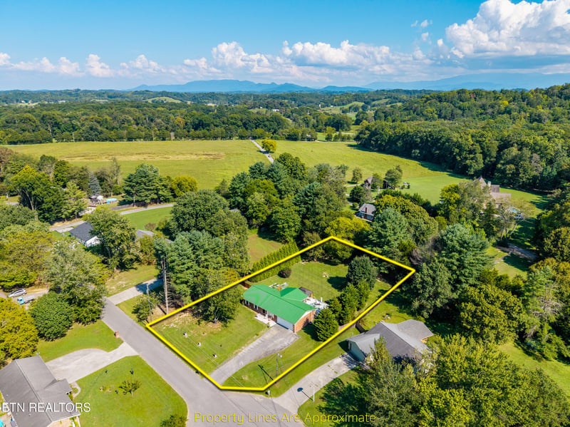 656 Dwight Ln, Sevierville, TN 37876