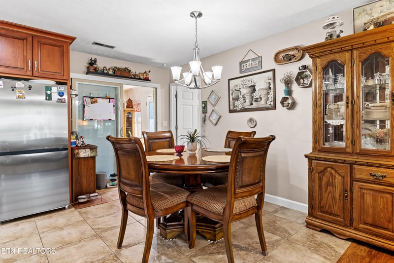 656 Dwight Ln, Sevierville, TN 37876
