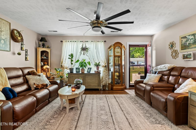 656 Dwight Ln, Sevierville, TN 37876
