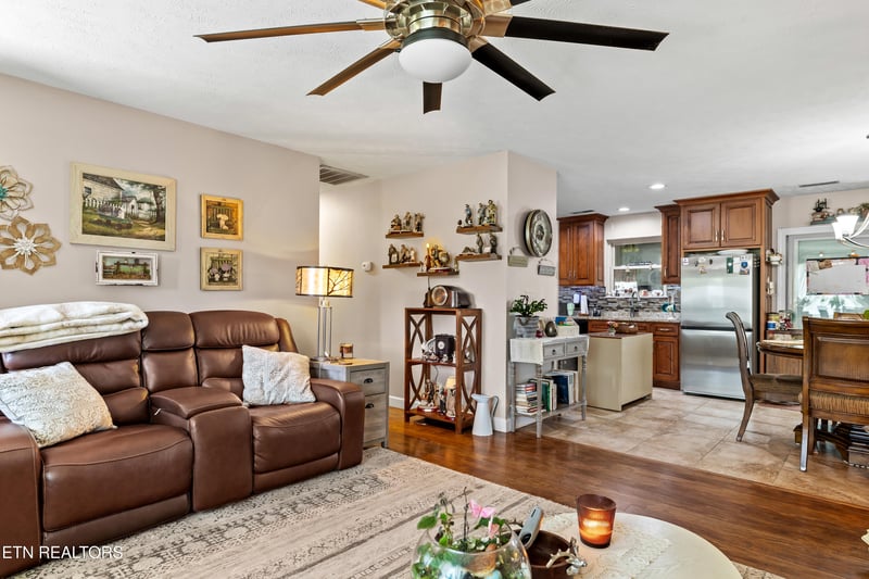 656 Dwight Ln, Sevierville, TN 37876