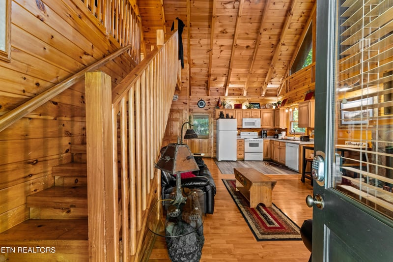 656 Forest Dr, Pigeon Forge, TN 37863