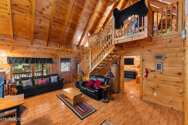 656 Forest Dr, Pigeon Forge, TN 37863