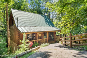 656 Forest Dr, Pigeon Forge, TN 37863