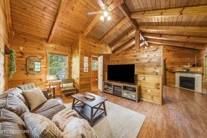 656 Morning Mist Way, Gatlinburg, TN 37738