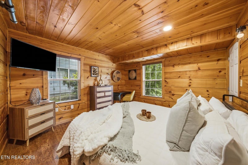 656 Morning Mist Way, Gatlinburg, TN 37738