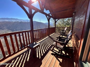 656 Park Vista Way, Gatlinburg, TN 37738