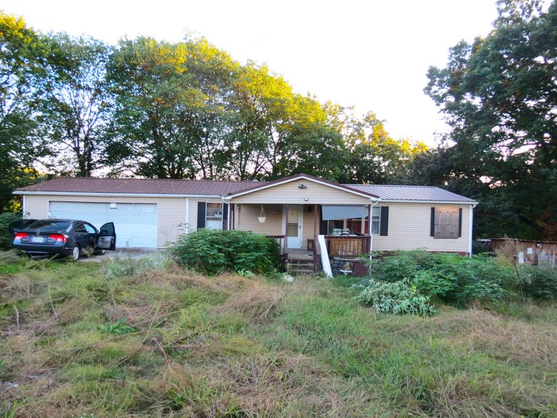 656 Tinnel Ln, Lenoir City, TN 37772