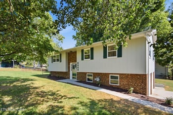 6560 W Garwood Cir, Knoxville, TN 37918