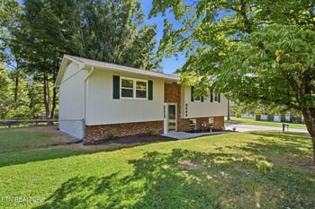 6560 W Garwood Cir, Knoxville, TN 37918