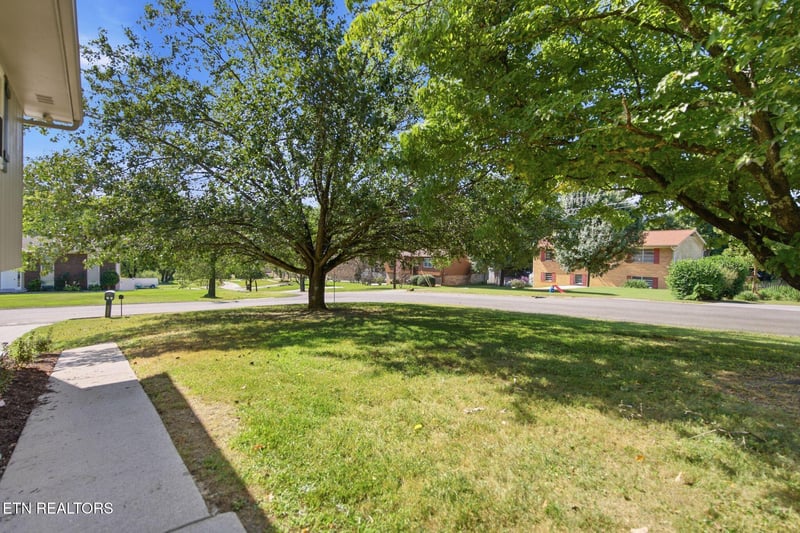 6560 W Garwood Cir, Knoxville, TN 37918