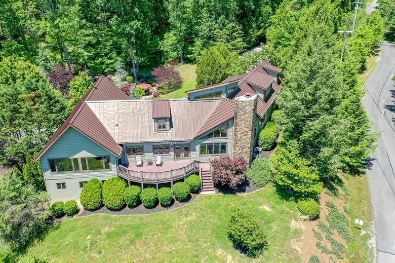 657 Country Club Dr, Townsend, TN 37882