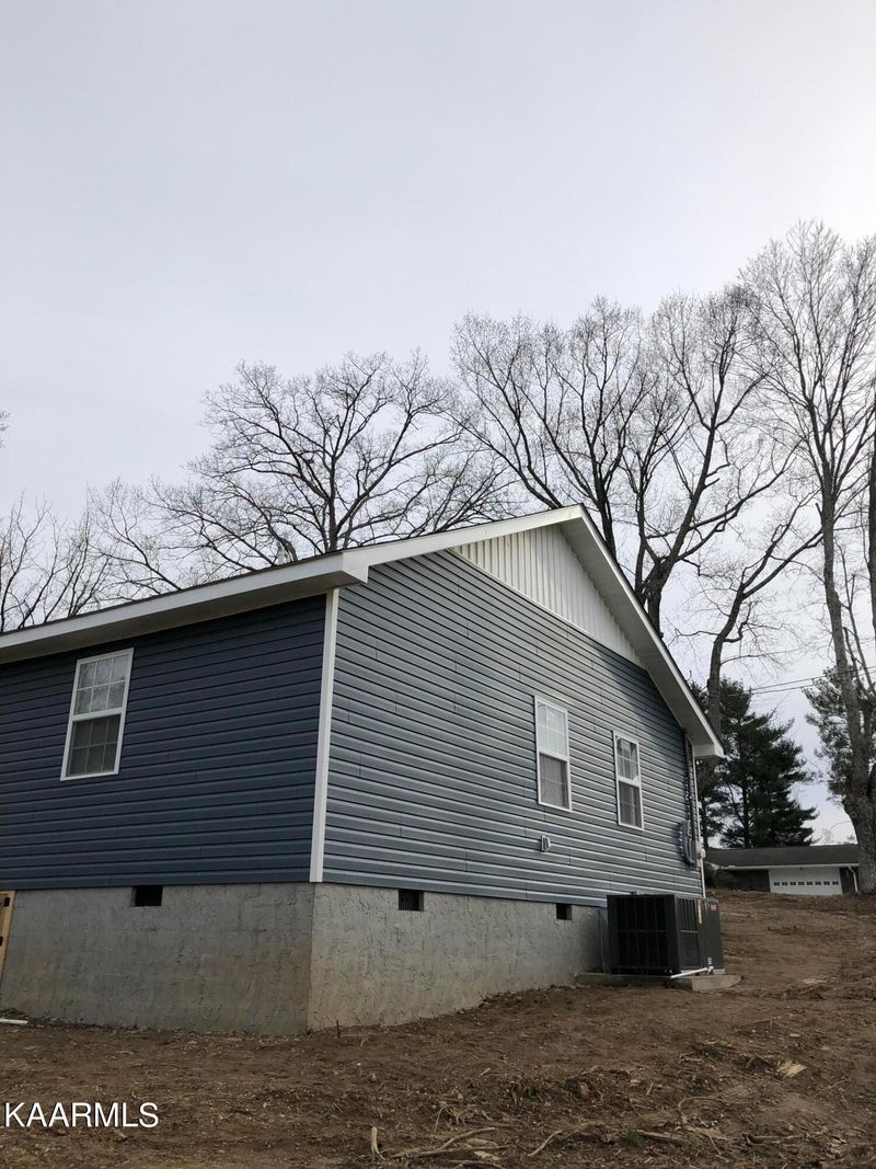 657 Davis Chapel Rd, Lafollette, TN 37766