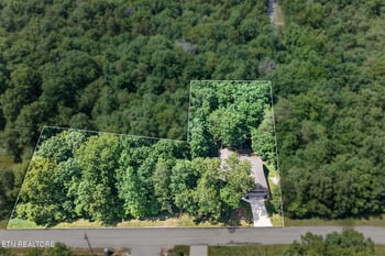 657 Lakeview Dr, Crossville, TN 38558