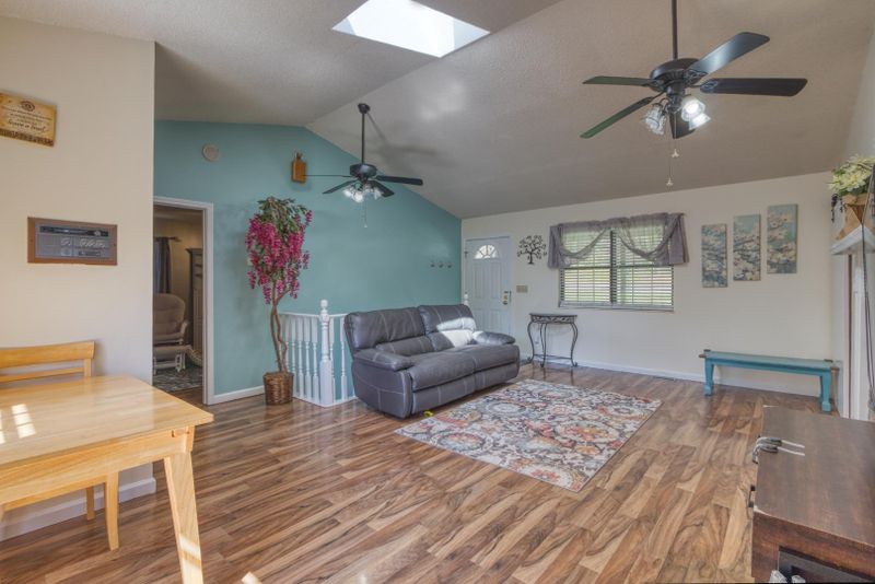 658 Emerald Ave, Kodak, TN 37764